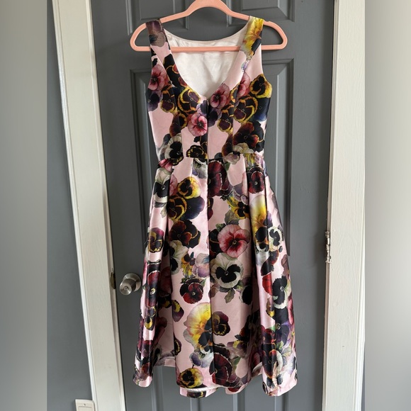 Floral dress - Picture 2 of 8